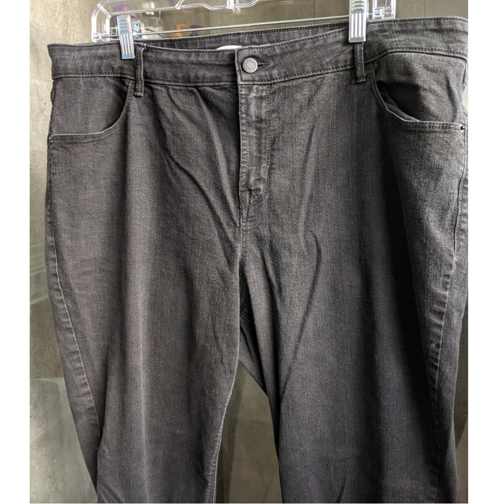 Old Navy Super Skinny Mid-Rise Black Jeans